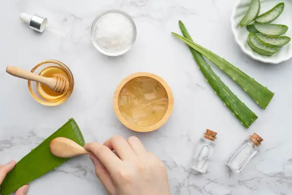 Da bị cháy nắng làm sao để trắng lại? 5 Công thức trị da bị cháy nắng từ nha đam