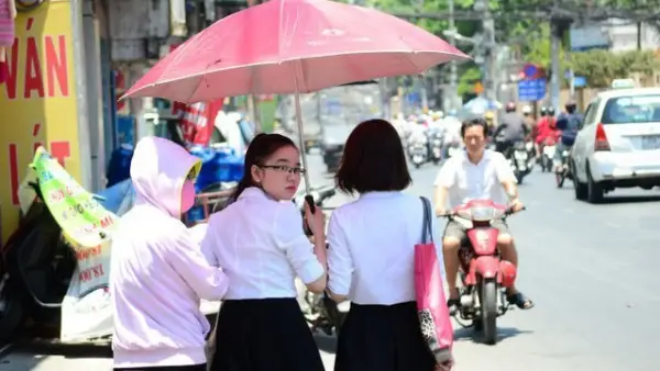 Tác hại của tia UVA và UVB 5 Sử dụng công cụ chống nắng cơ học