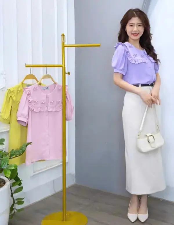 99+ Cách phối đồ với chân váy dài qua đầu gối xinh đẹp 7 Mẫu 4: Cách phối đồ với chân váy dài qua gối với áo kiểu