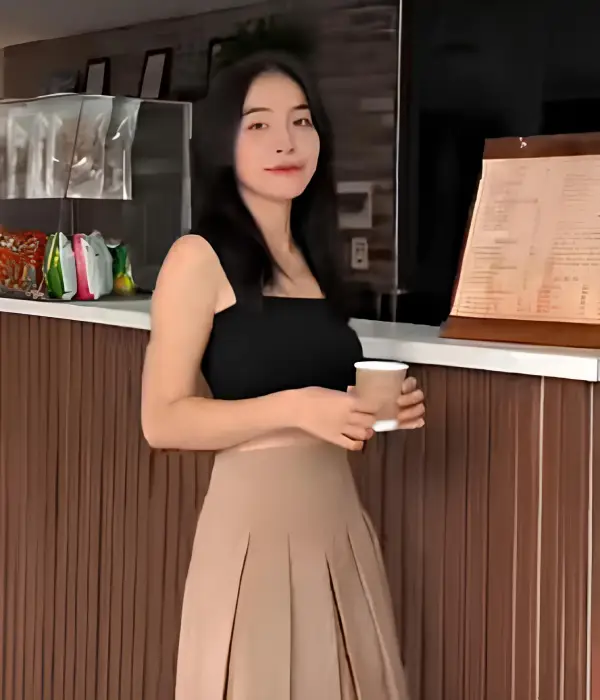 99+ Cách phối đồ với chân váy dài qua đầu gối xinh đẹp 14 Mẫu 2: Phối áo dáng lửng với chân váy dài qua đầu gối