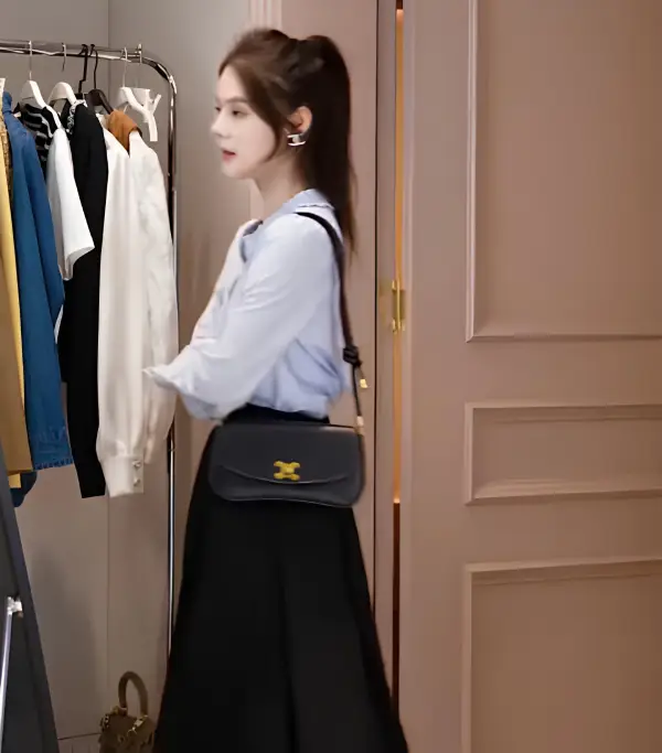 99+ Cách phối đồ với chân váy dài qua đầu gối xinh đẹp 17 Mẫu 3: Phối đồ áo sơ mi với chân váy dài qua gối