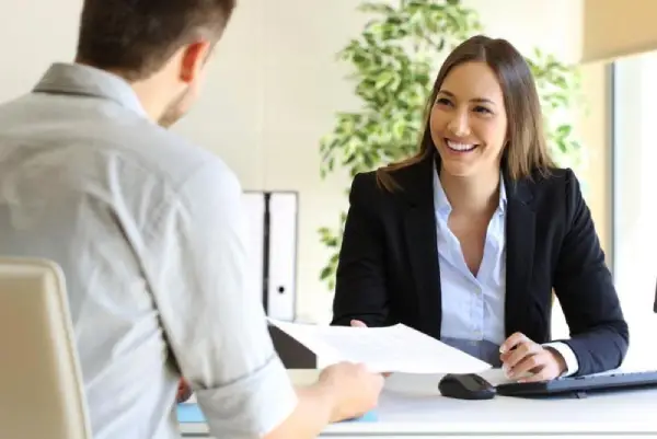 Nguyên tắc trong giao tiếp, ứng xử thành công 5 Khen ngợi người khác chân thành