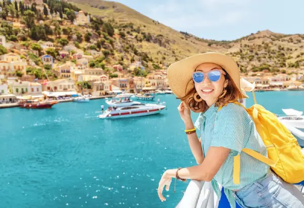 Đi du lịch đến vùng đất mới hoặc tham gia các hoạt động ngoài trời để quên đi nổi buồn