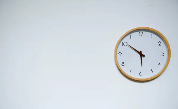 Cần làm gì khi thất nghiệp? Cách nâng cấp bản thân 2 Thiết lập thời gian biểu trong thời gian thất nghiệp