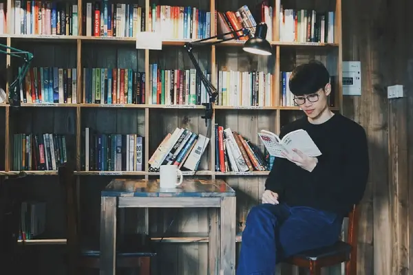 Đắm chìm tâm trí trong những cuốn sách giúp bạn không suy nghĩ quá nhiều