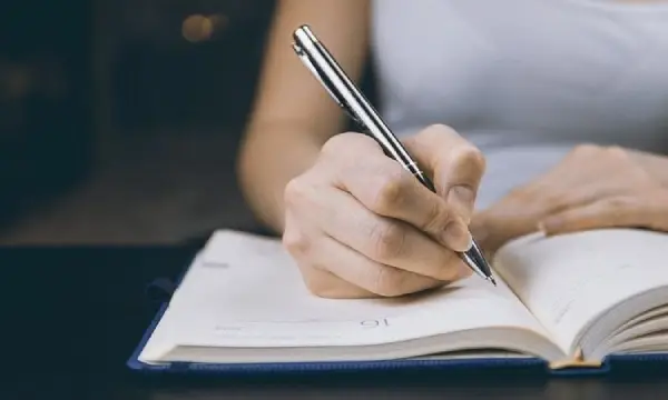 Ghi lại các vấn đề gặp phải nếu bạn đang phải suy nghĩ quá nhiều về vấn đề chi tiêu