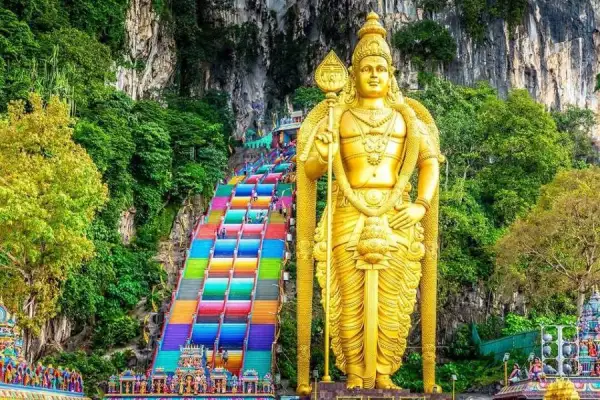 Kinh nghiệm du lịch Malaysia tự túc từ A – Z 5 Đã đến Malaysia mà không ghé thăm động Batu là một thiếu sót lớn