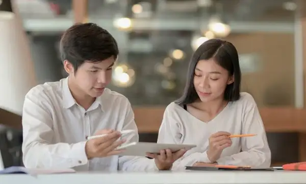 Cách để đáp lại lời khen vừa tinh tế, vừa khôn ngoan 4 Khi ai đó nói lời khen mỉa mai thì nên hỏi ra ràng họ có chuyện gì nói thẳng không cần quanh co