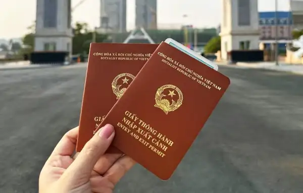 Giấy thông hành nhập xuất cảnh