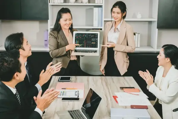 Nên làm gì để tăng thu nhập giữa làn sóng sa thải? 3 Tập luyện thói quen biến những gì mình biết thành giá trị có thể quy đổi thành tiền