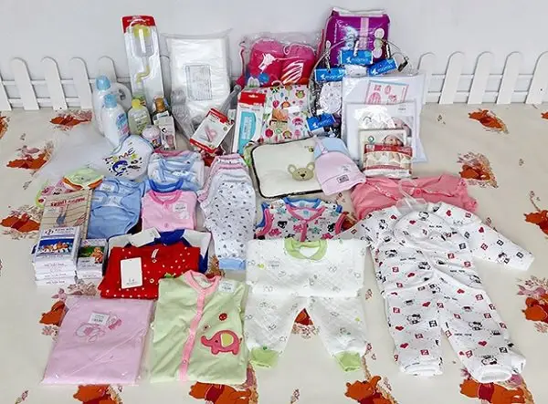 Đồ dùng đi sinh chuẩn bị cho bé