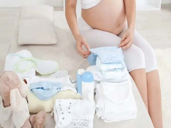 Chuẩn bị đồ đi sinh cho mẹ