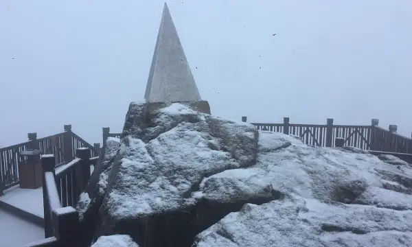 Nên đi Sapa khoản tháng 11 - 2 để săn mây trên các đỉnh núi hoặc tuyết rơi