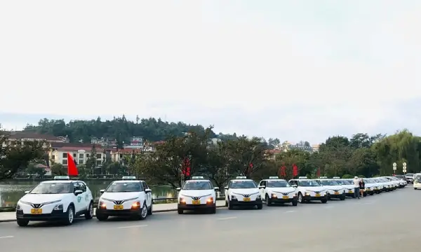Di chuyển đến các địa điểm du lịch Sapa bằng xe Taxi