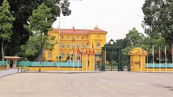 Kinh nghiệm du lịch Hà Nội tự túc từ A - Z 2 Phủ Chủ tịch