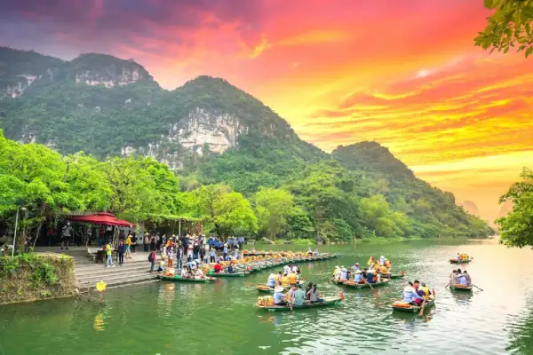 Kinh nghiệm du lịch Hà Nội tự túc từ A - Z 9 Du ngoạn Tam Cốc - Bích Động