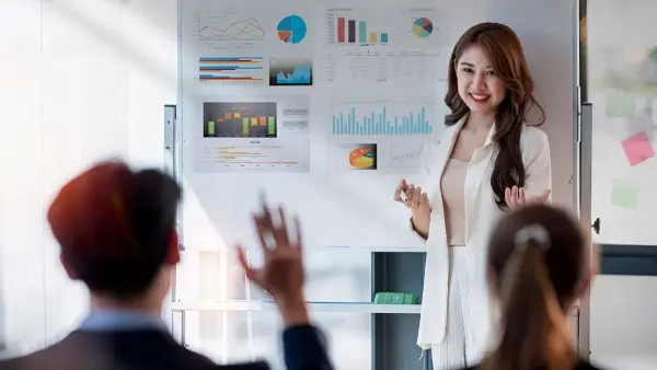 Nhìn vào một vài người thay vì cả đám đông