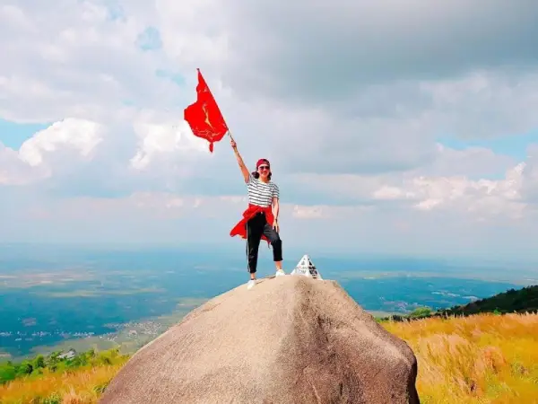 Bạn nên ưu tiên trang phục thoải mái và giày thể thao để tiện di chuyển khi đến tham quan các khu du lịch sinh thái